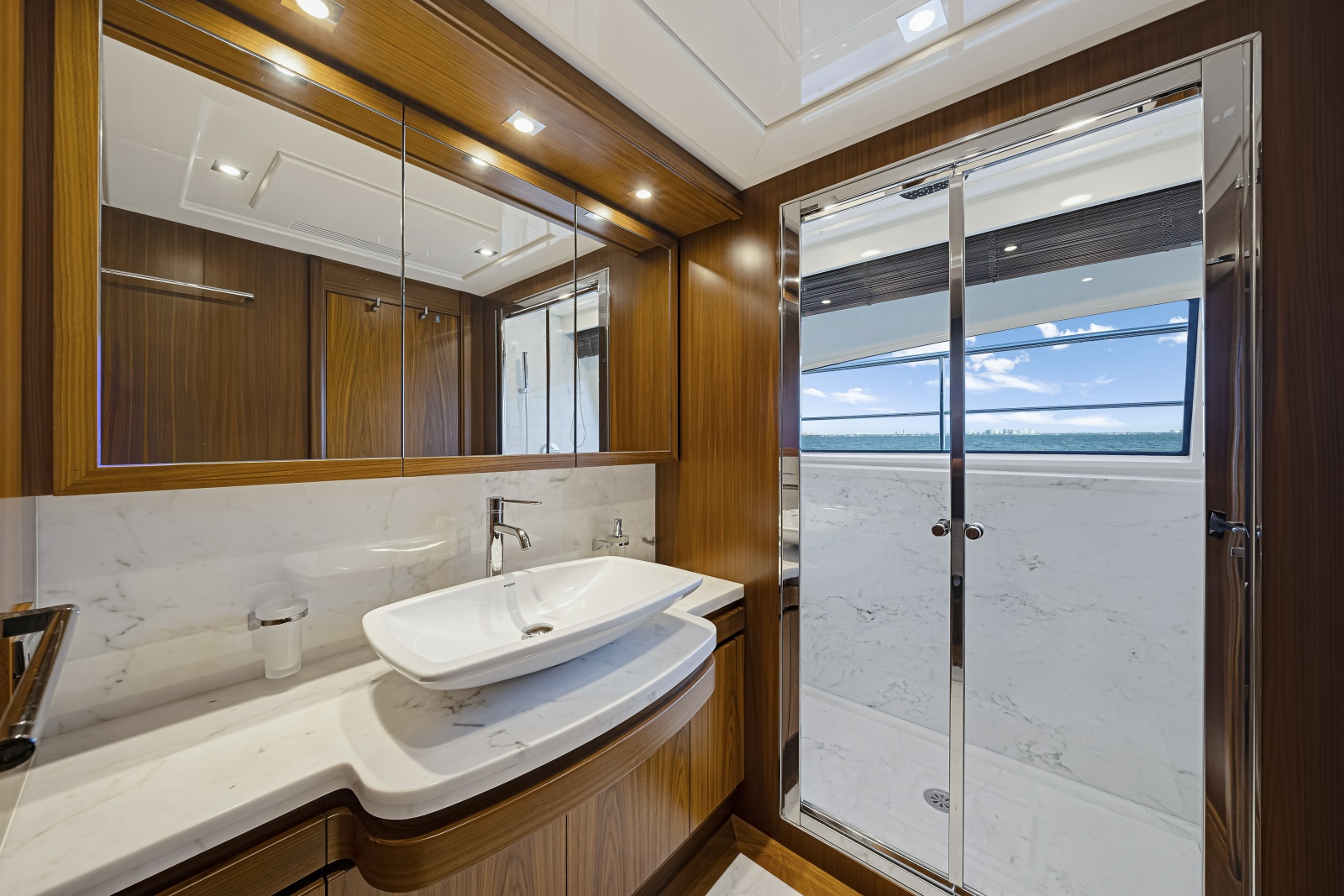 2016 Ferretti Yachts Costom Line