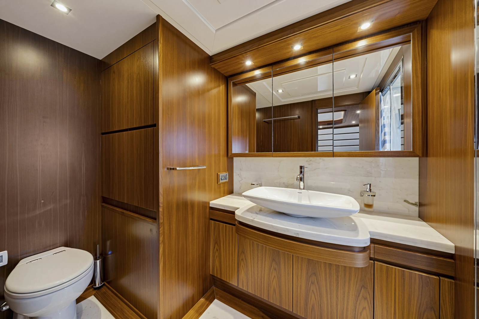 2016 Ferretti Yachts Custom Line