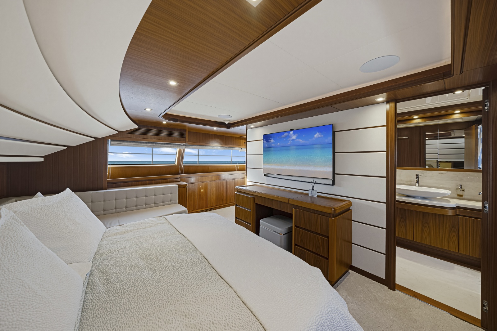 2016 Ferretti Yachts Costom Line