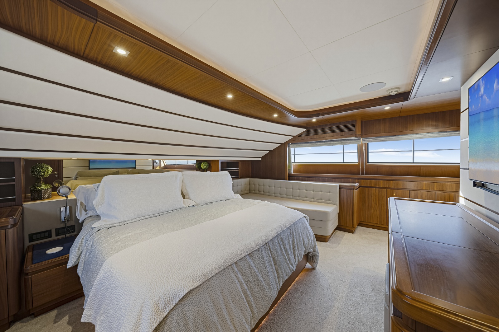 2016 Ferretti Yachts Costom Line