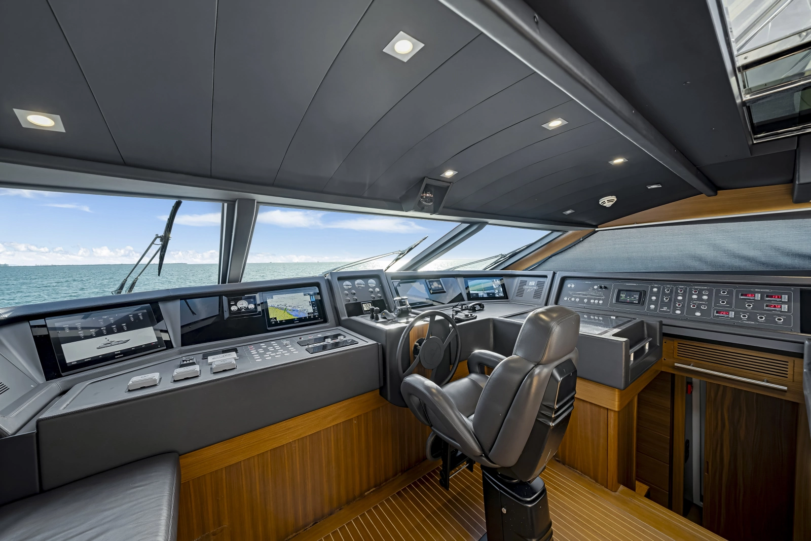 2016 Ferretti Yachts Custom Line