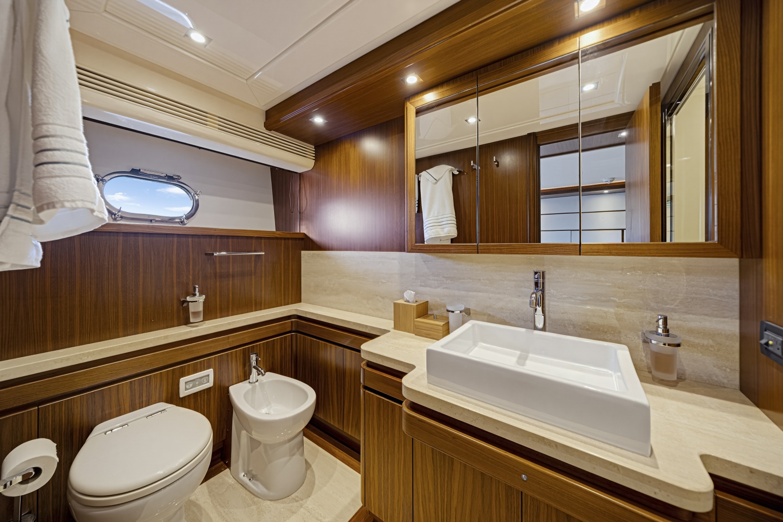 2016 Ferretti Yachts Costom Line