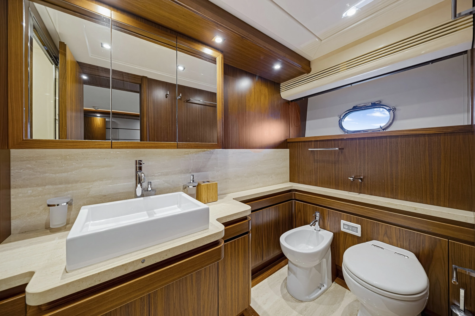 2016 Ferretti Yachts Custom Line