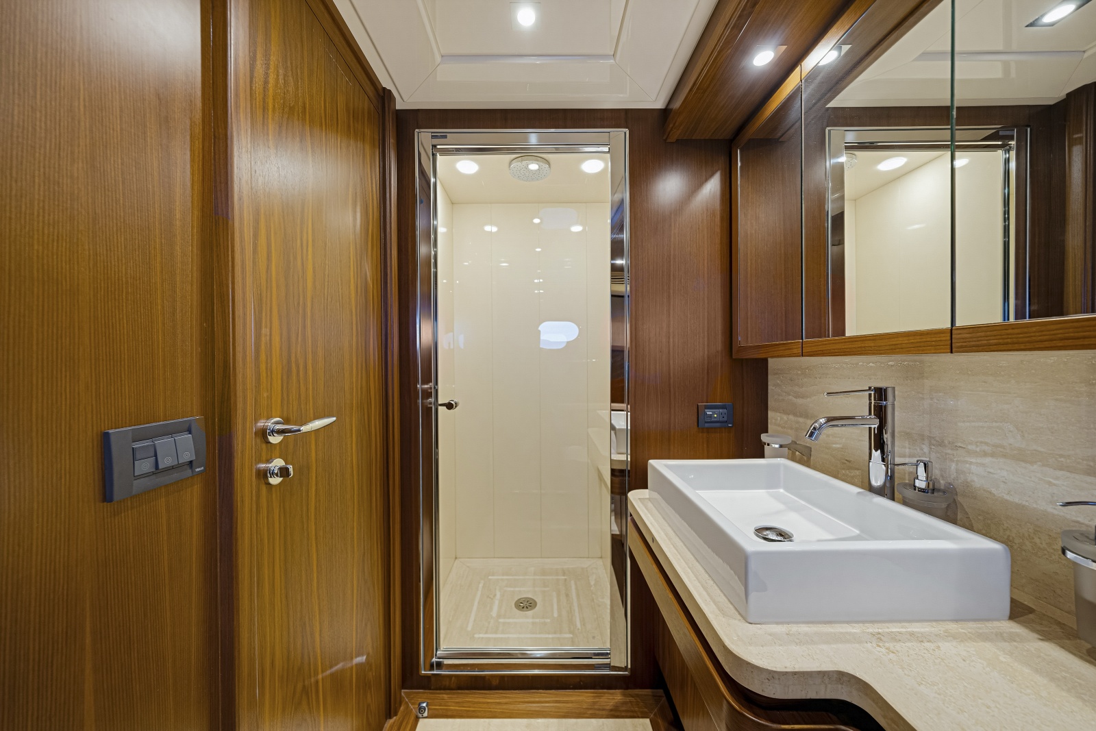 2016 Ferretti Yachts Costom Line