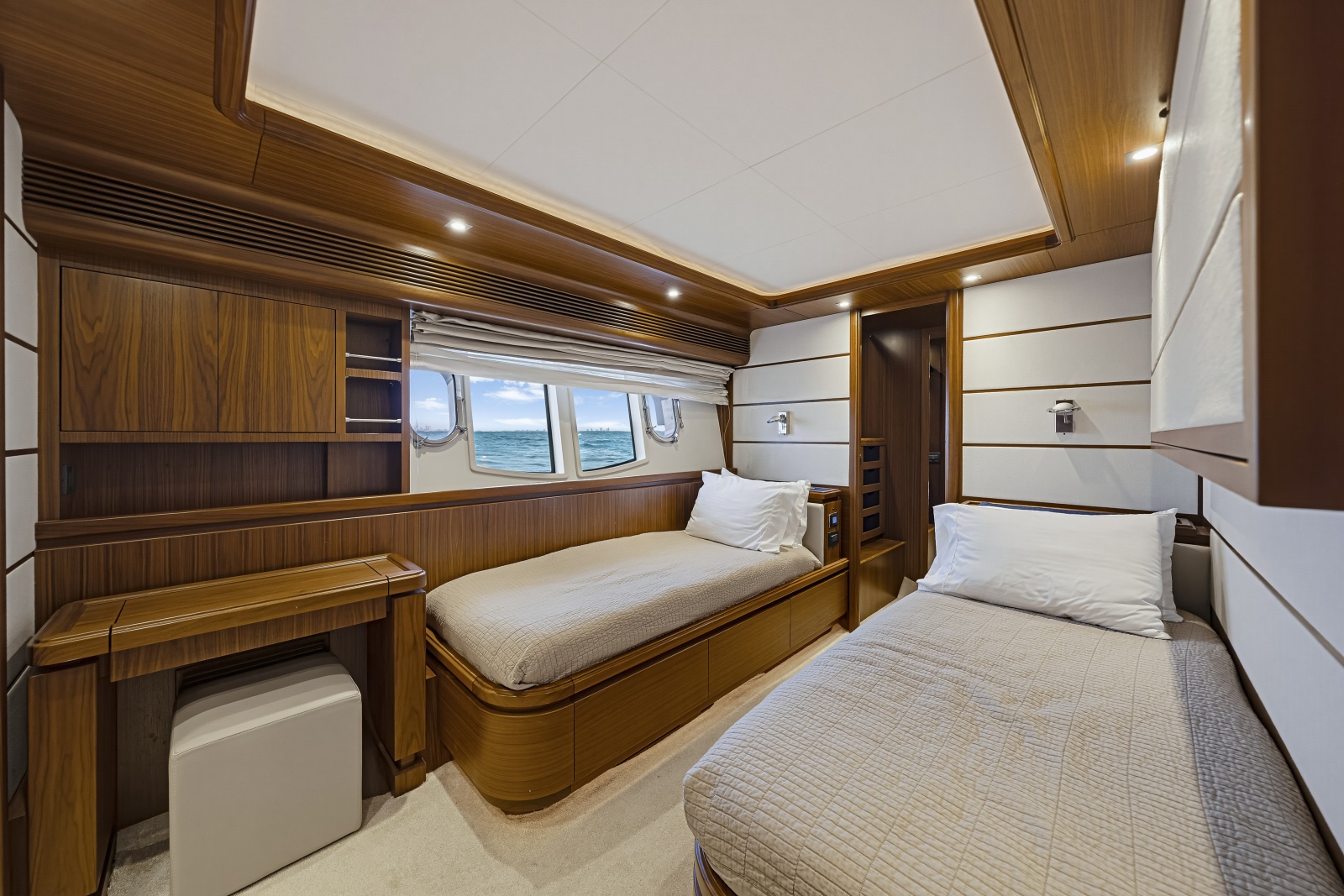 2016 Ferretti Yachts Costom Line