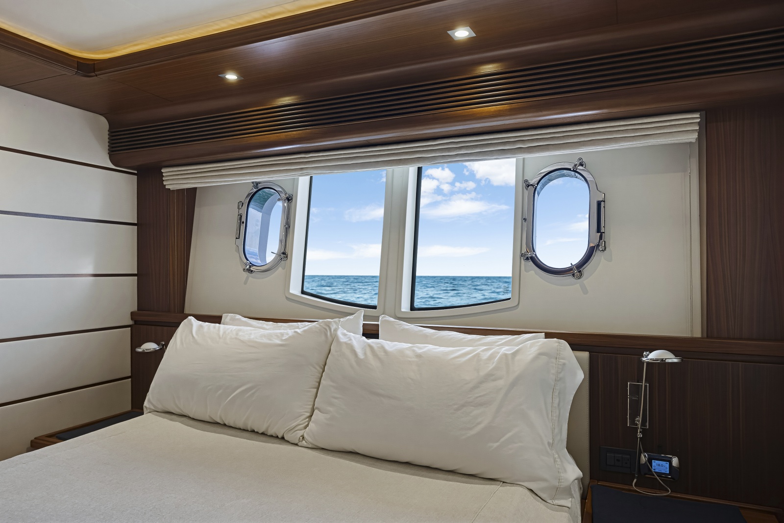 2016 Ferretti Yachts Costom Line