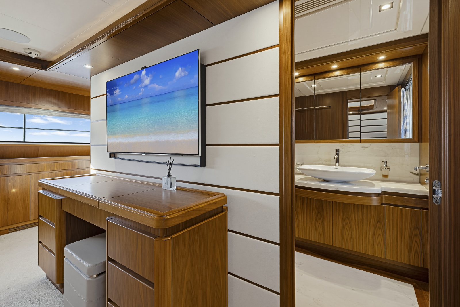 2016 Ferretti Yachts Costom Line