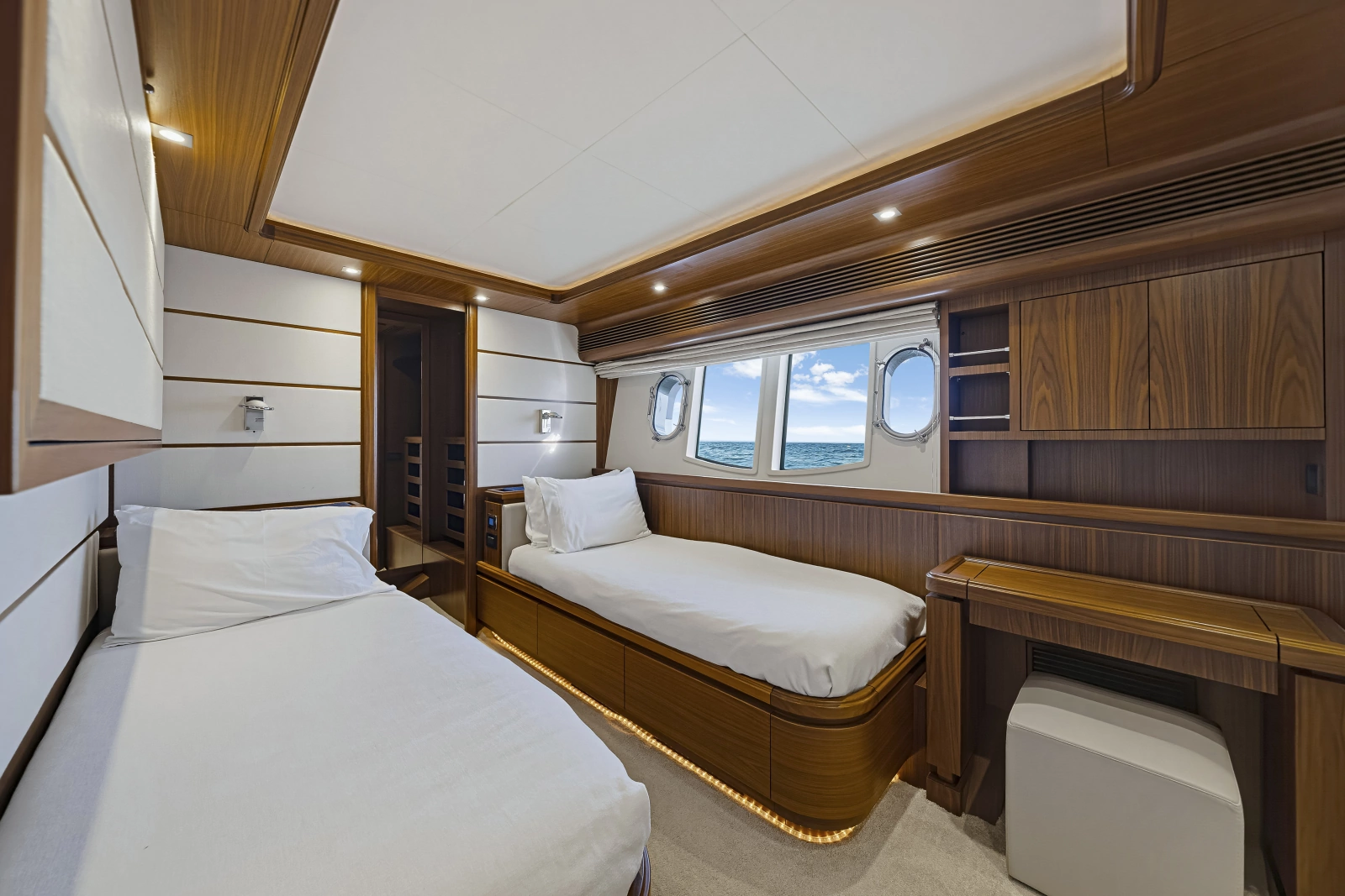 2016 Ferretti Yachts Custom Line