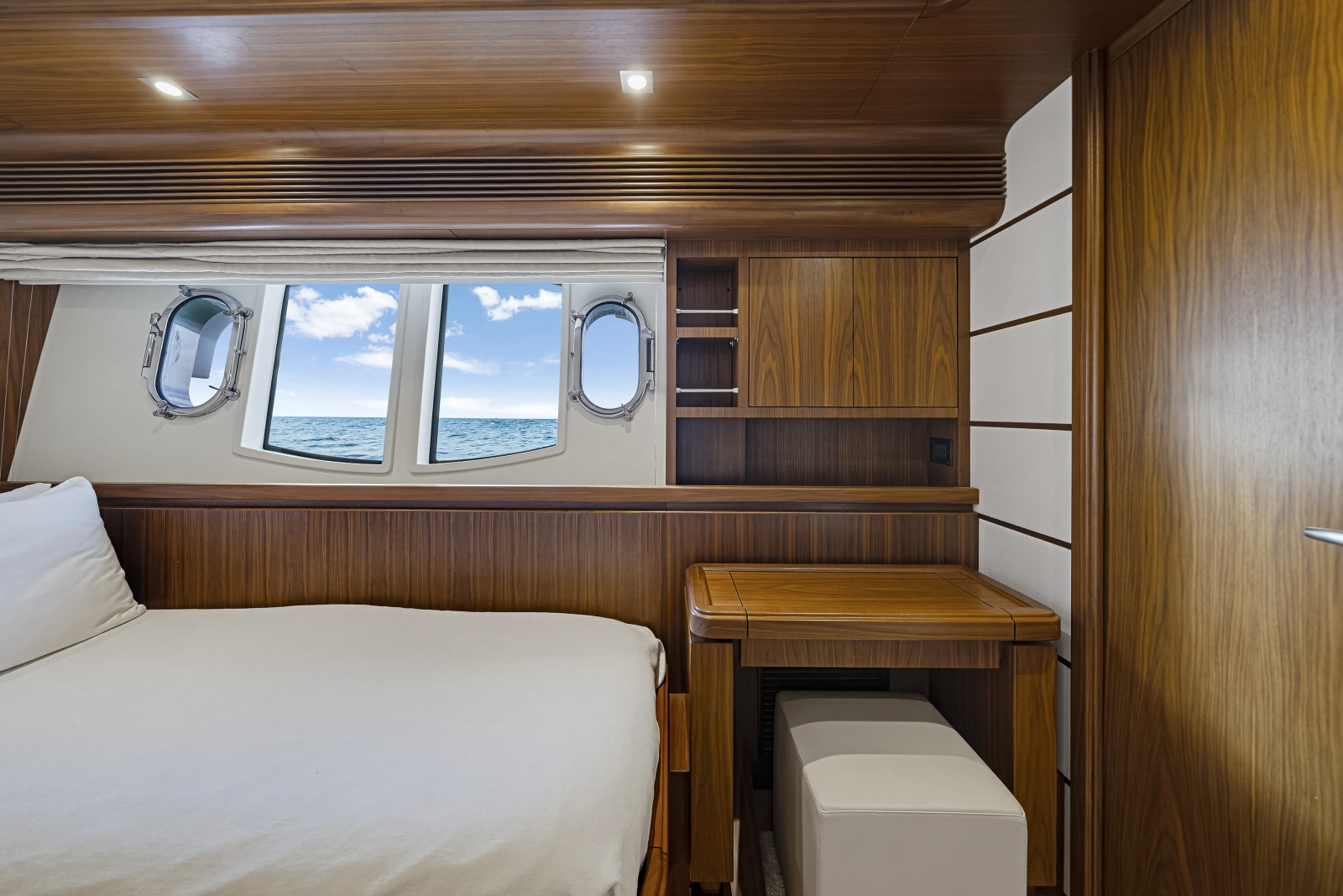 2016 Ferretti Yachts Custom Line
