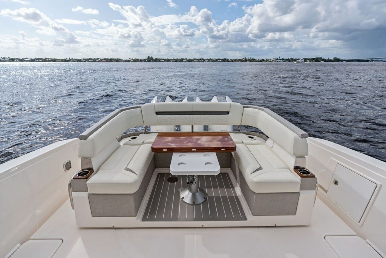 2024 Tiara Yachts 38 LS