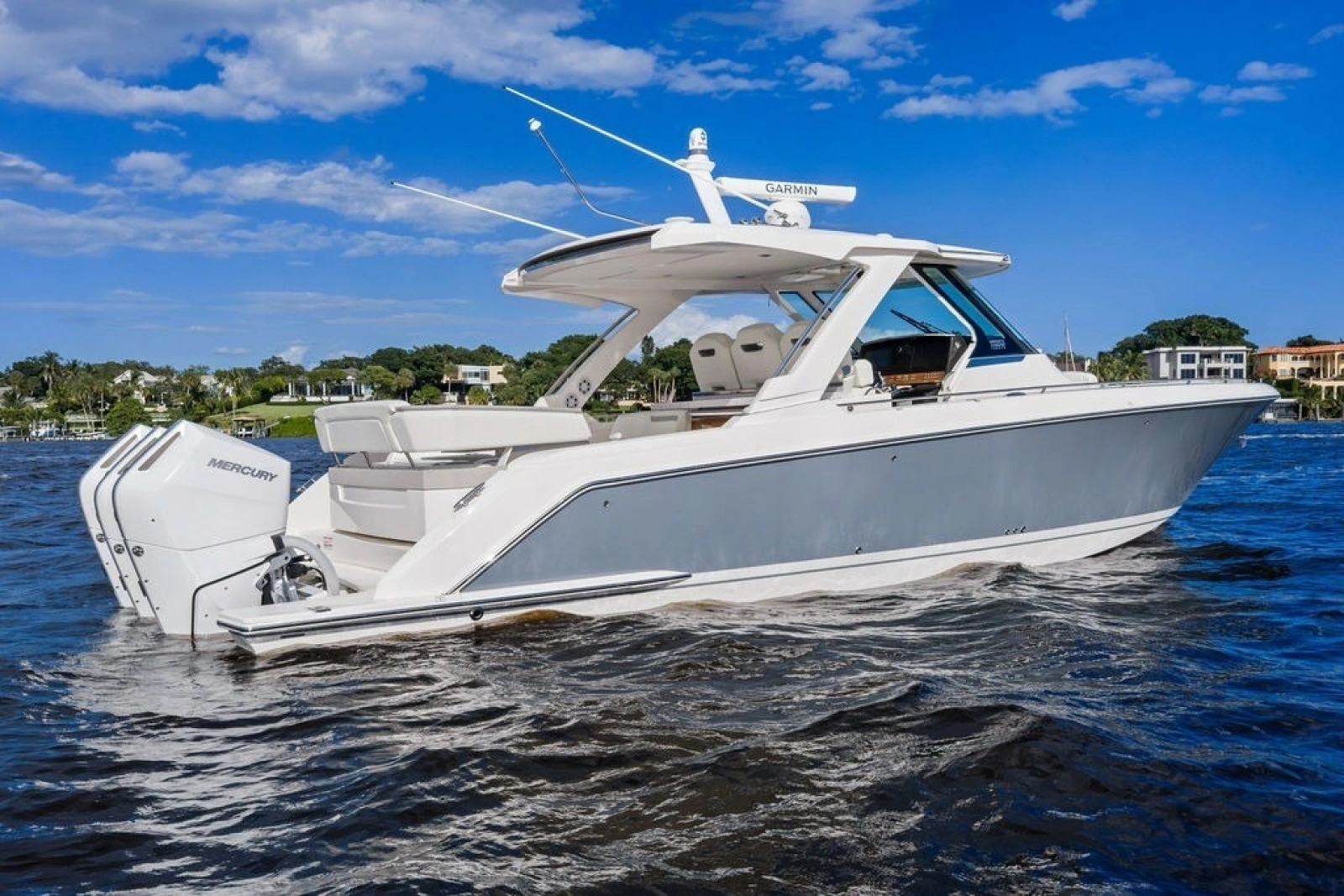 2024 Tiara Yachts 38 LS
