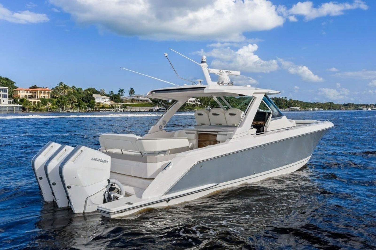 2024 Tiara Yachts 38 LS