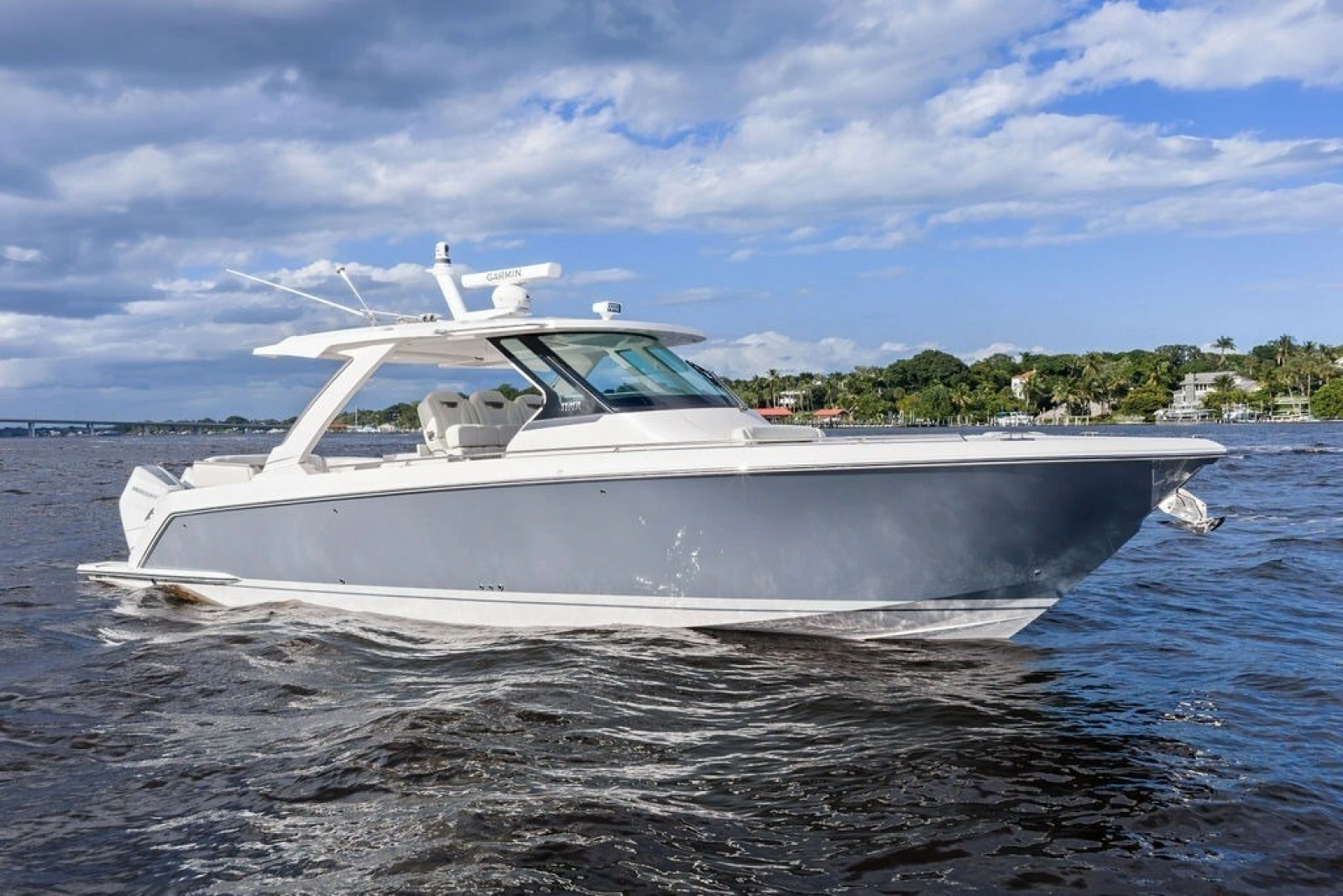 2024 Tiara Yachts 38 LS