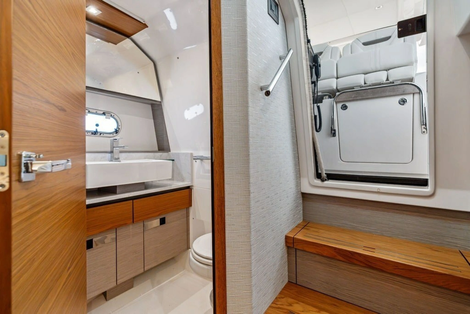 2024 Tiara Yachts 38 LS