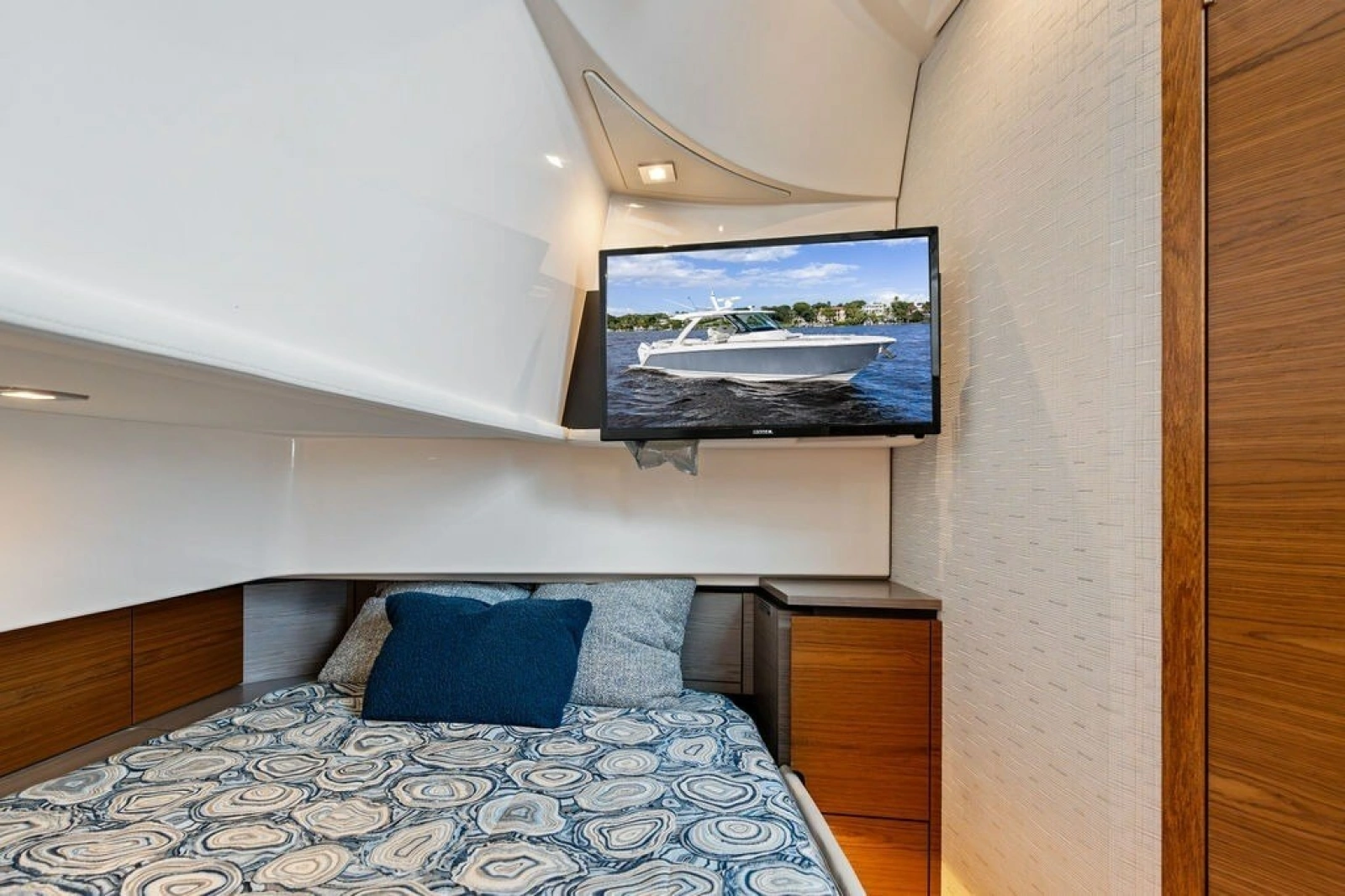 2024 Tiara Yachts 38 LS