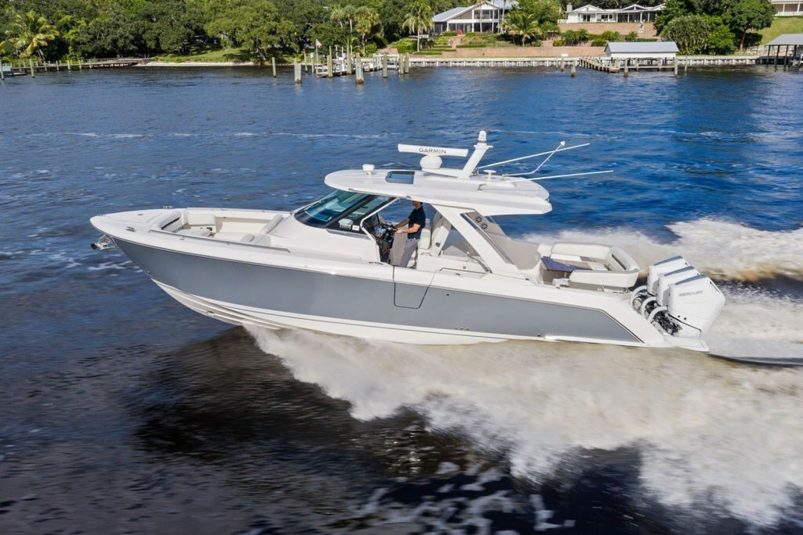 2024 Tiara Yachts 38 LS