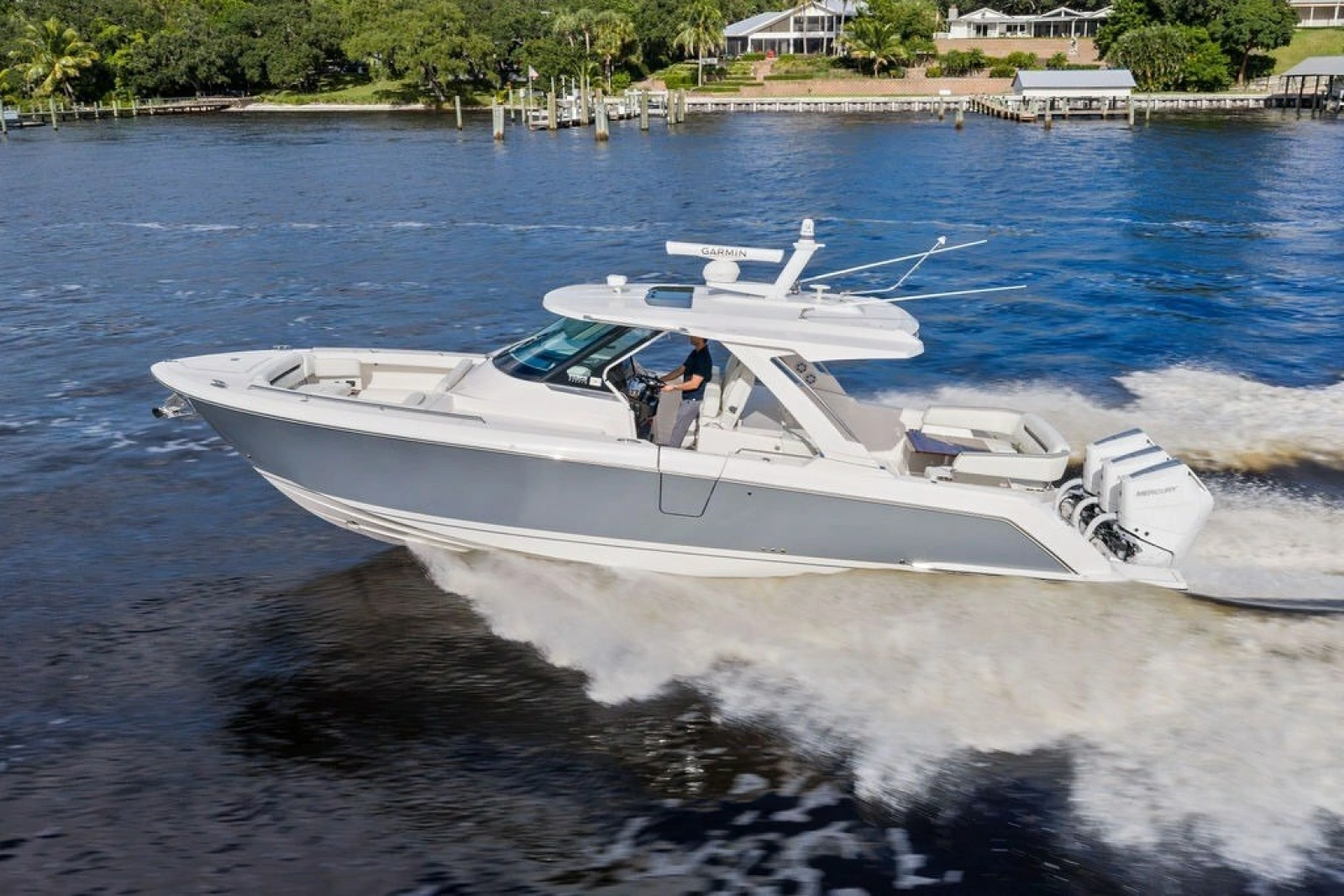 2024 Tiara Yachts 38 LS
