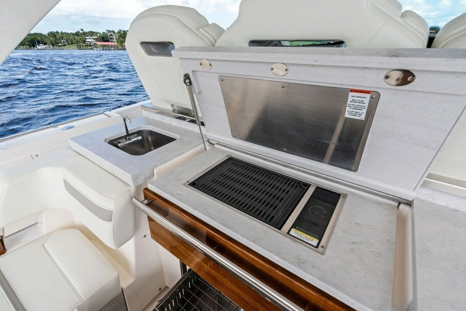 2024 Tiara Yachts 38 LS