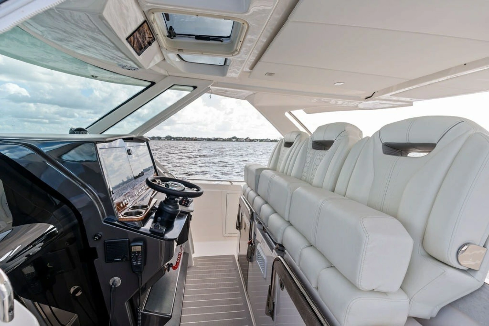 2024 Tiara Yachts 38 LS
