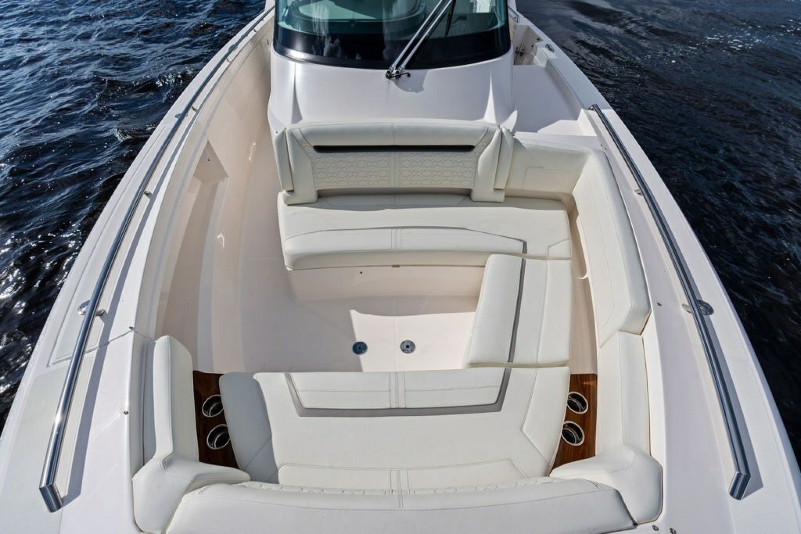 2024 Tiara Yachts 38 LS