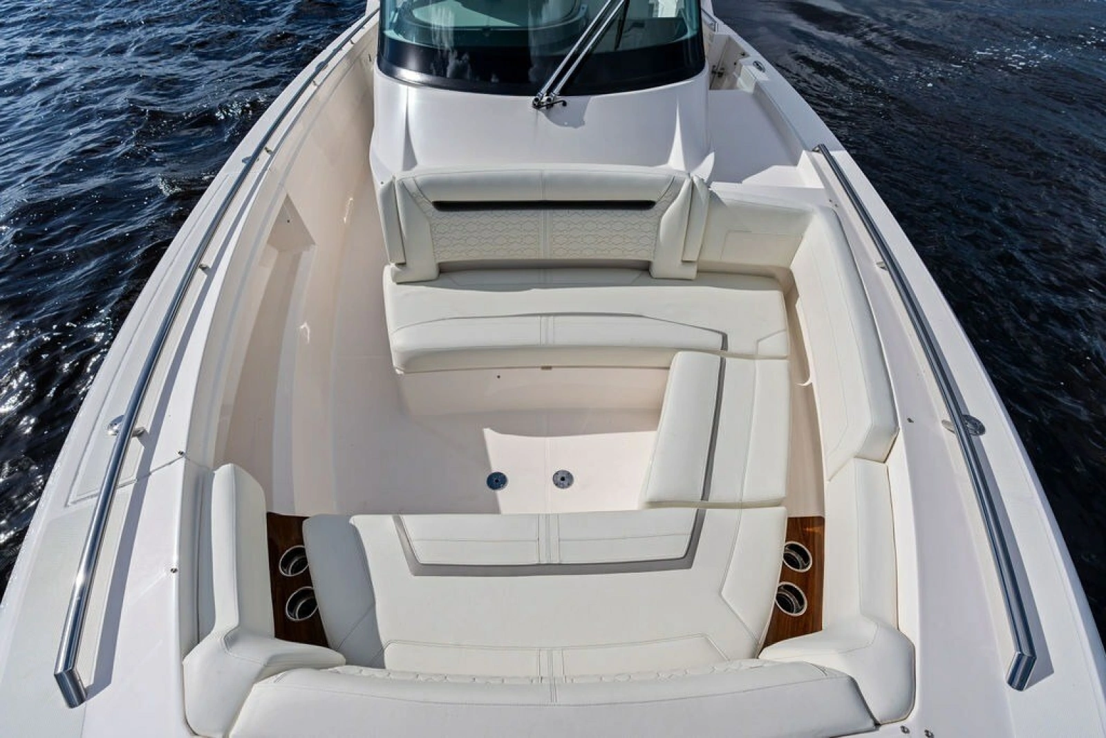 2024 Tiara Yachts 38 LS