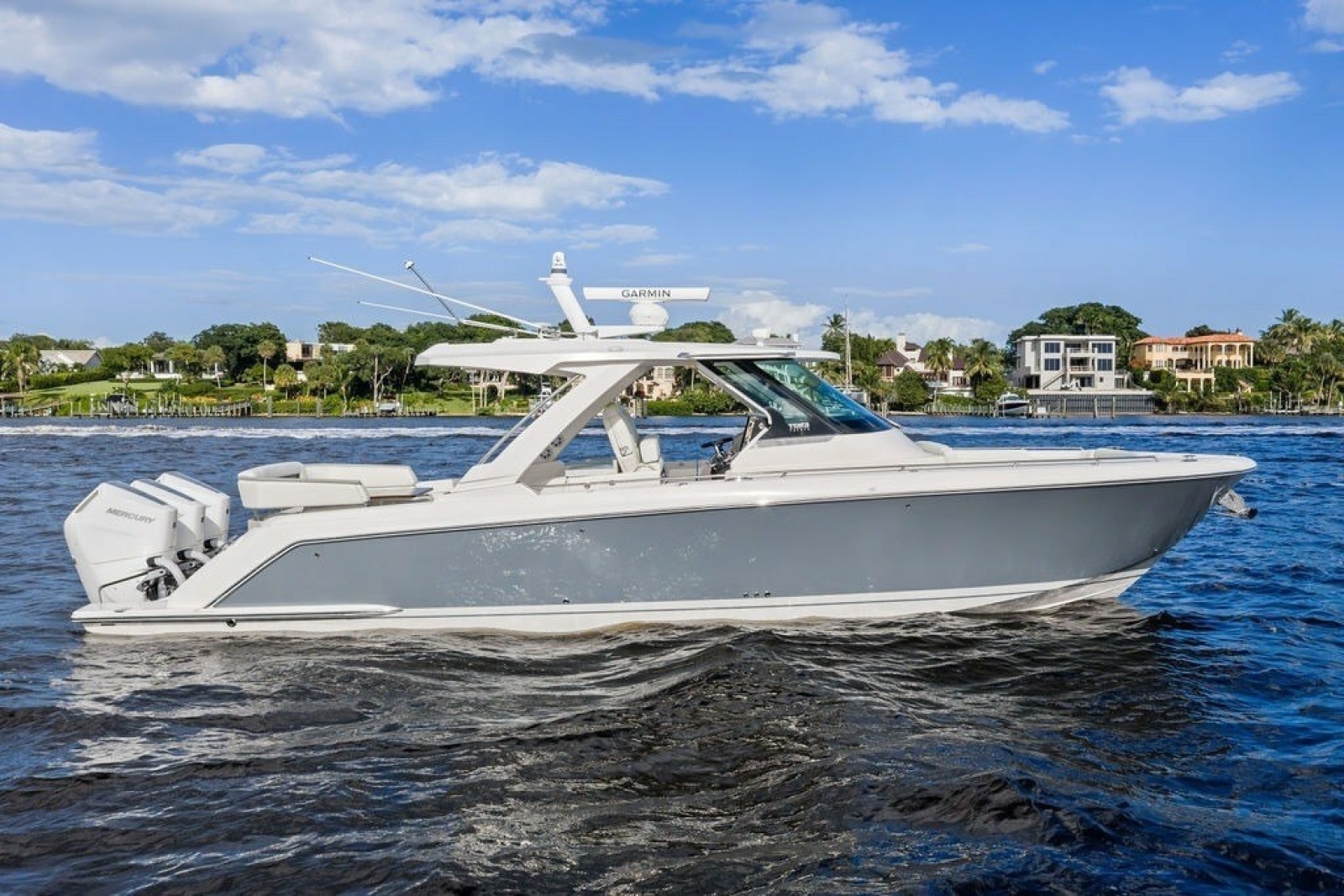 2024 Tiara Yachts 38 LS