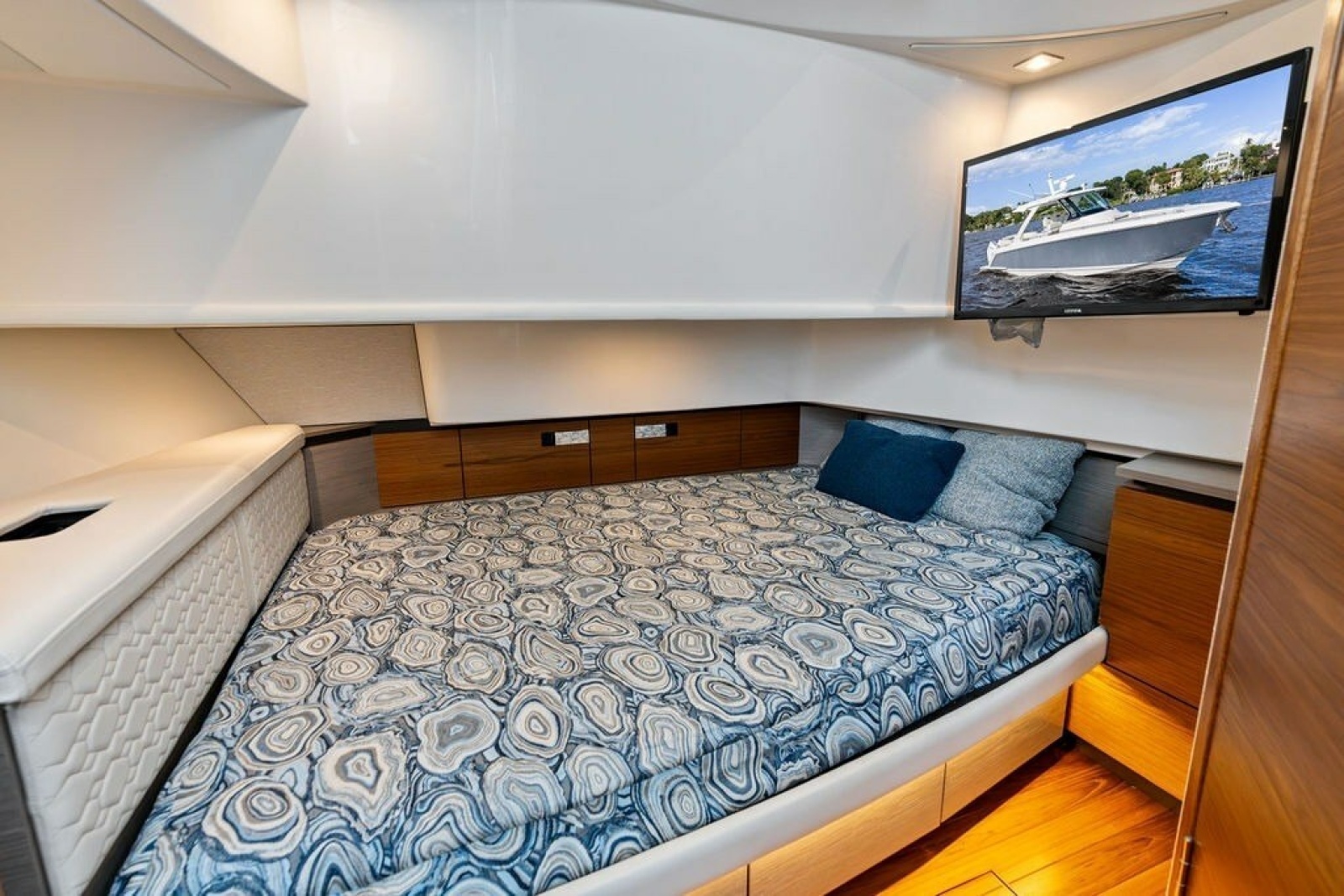 2024 Tiara Yachts 38 LS