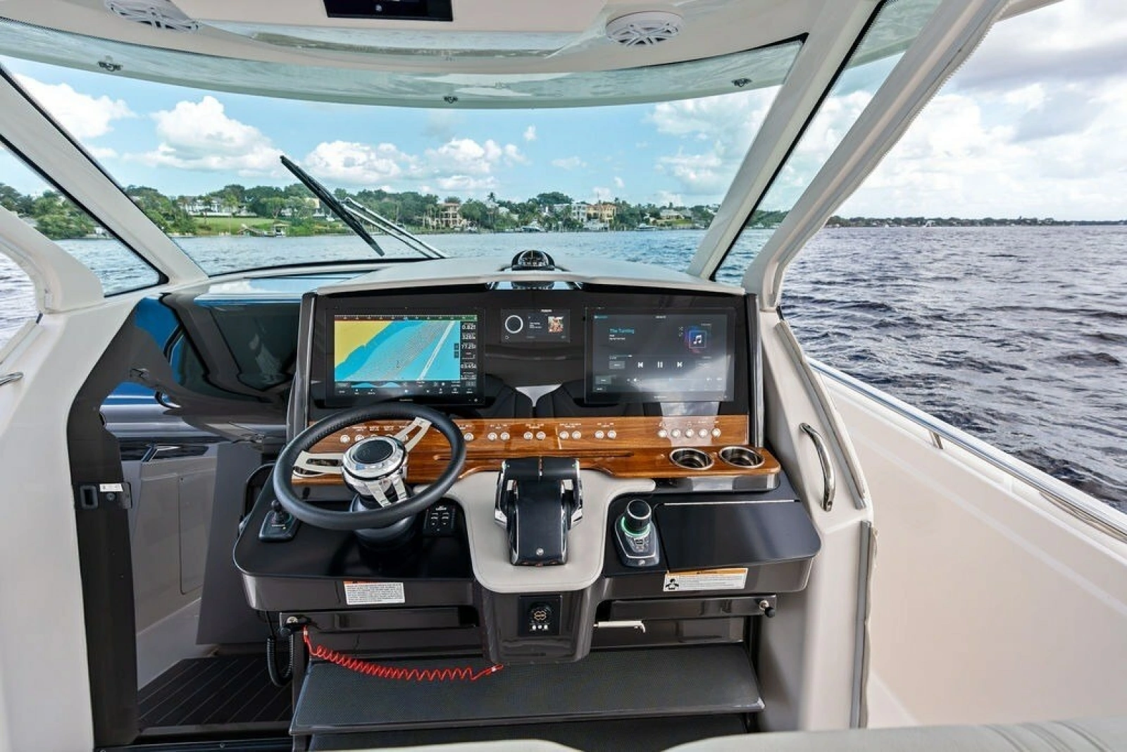 2024 Tiara Yachts 38 LS