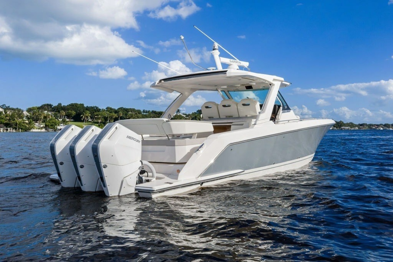 2024 Tiara Yachts 38 LS