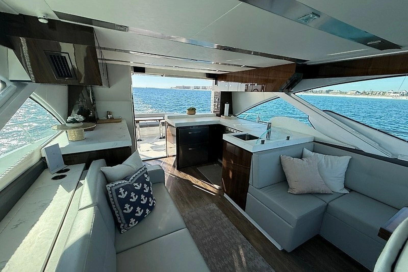 2023 Cruisers Yachts 60 Fly