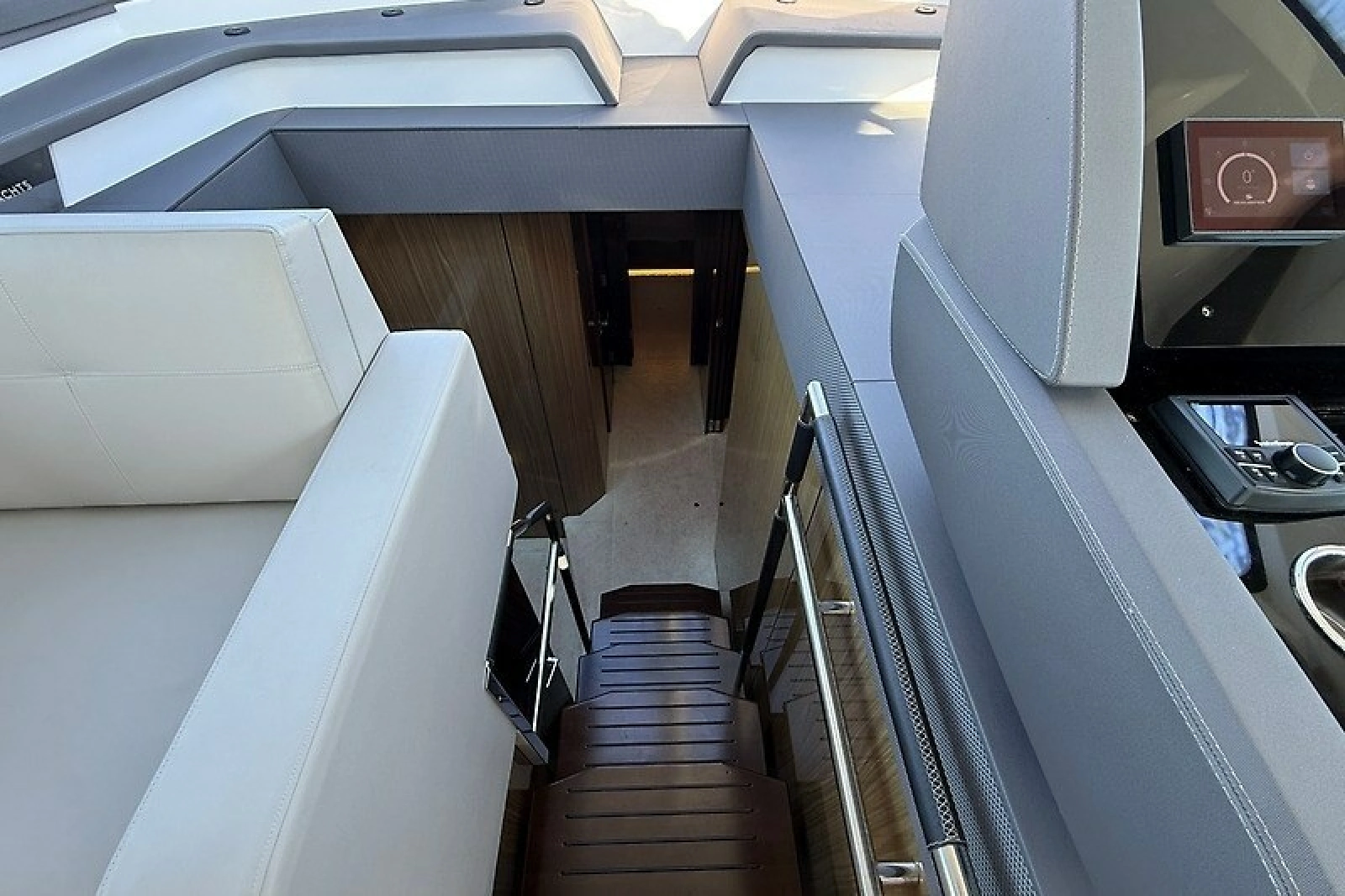 2023 Cruisers Yachts 60 Fly
