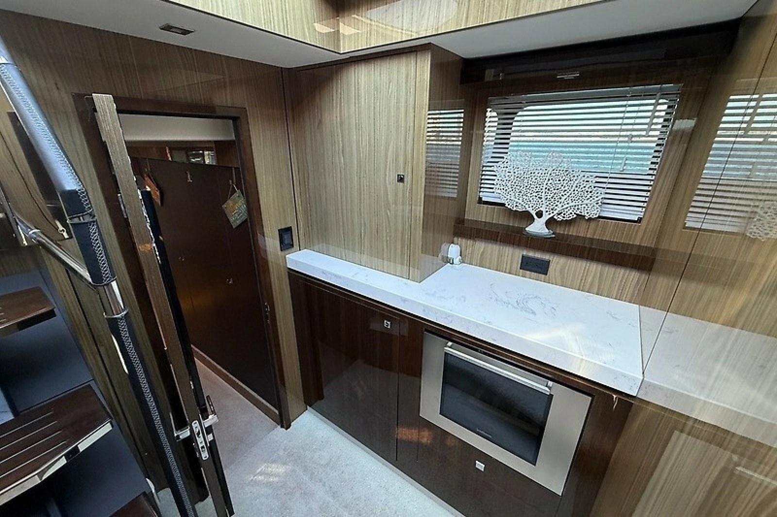 2023 Cruisers Yachts 60 Fly