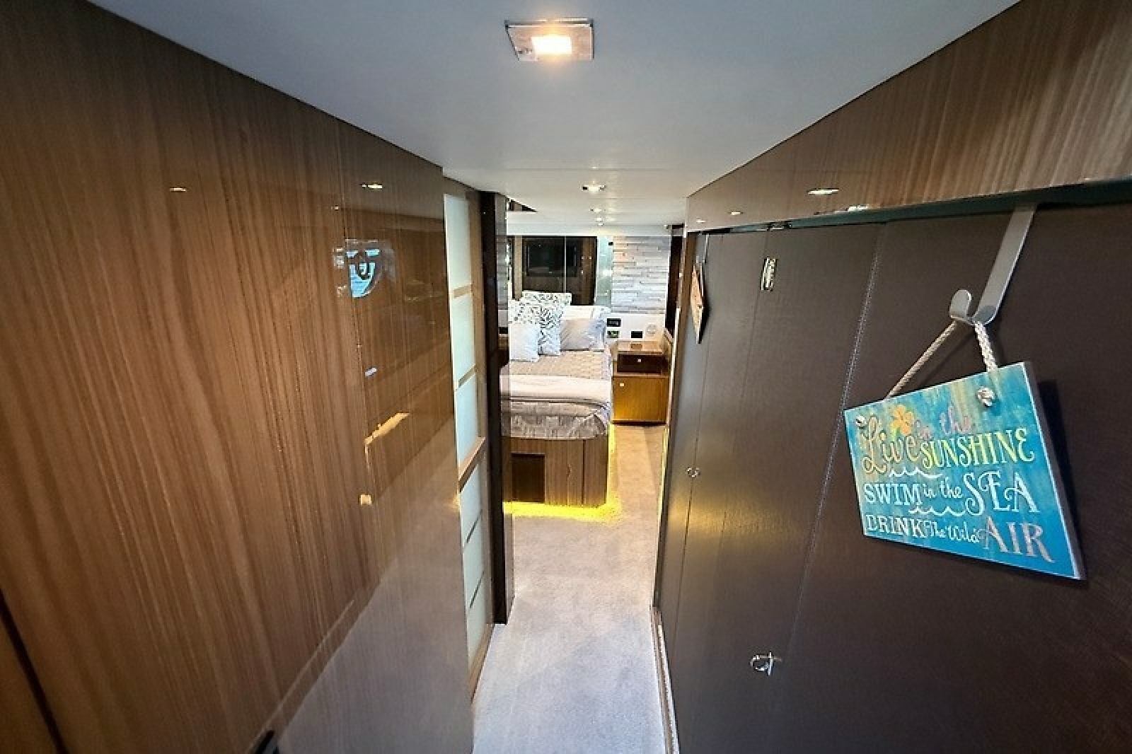 2023 Cruisers Yachts 60 Fly — Miss Tracey Lane