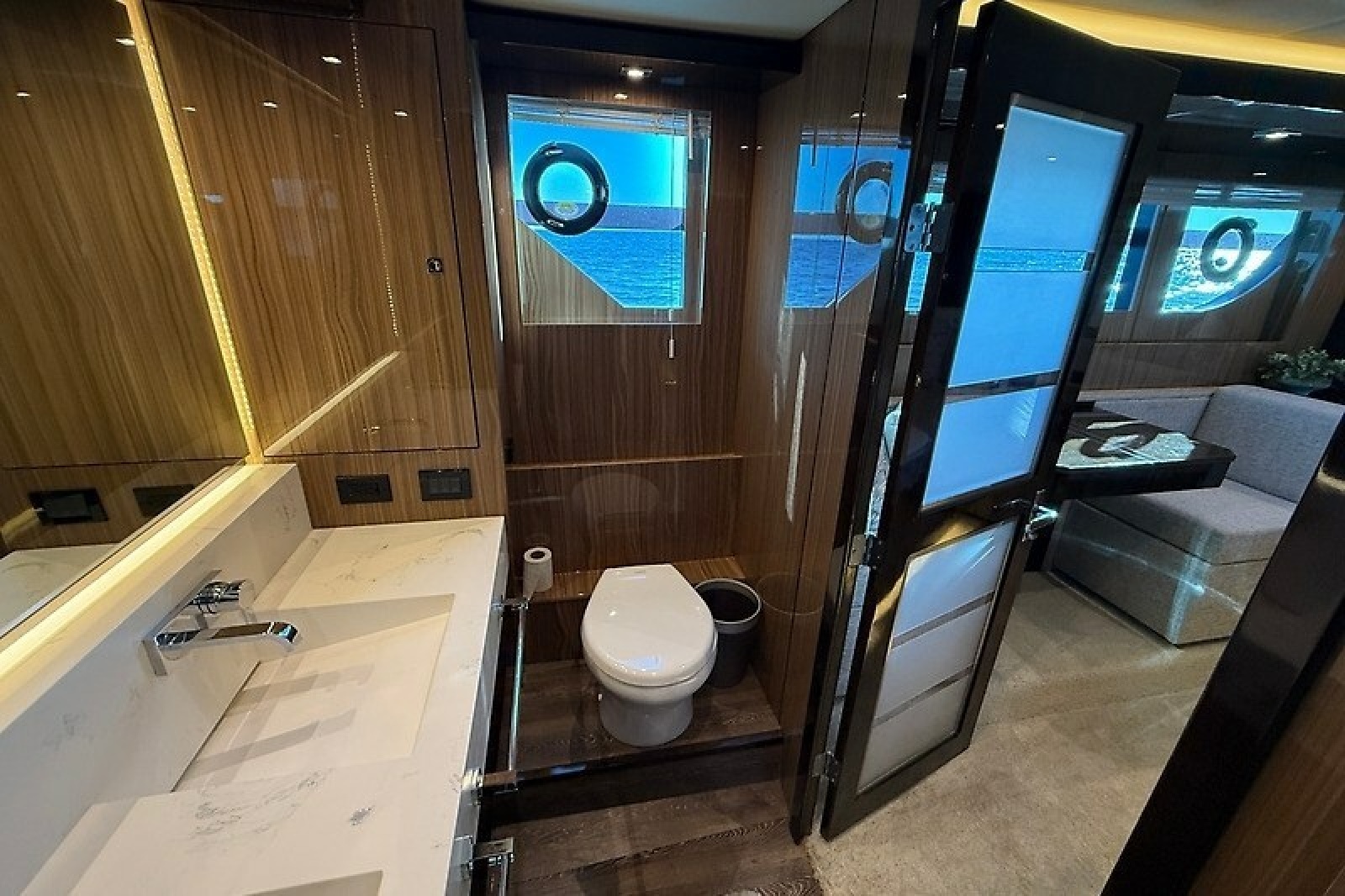 2023 Cruisers Yachts 60 Fly — Miss Tracey Lane