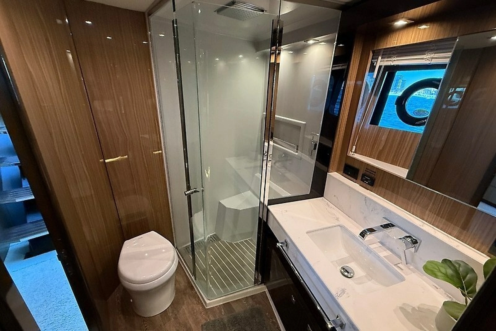 2023 Cruisers Yachts 60 Fly