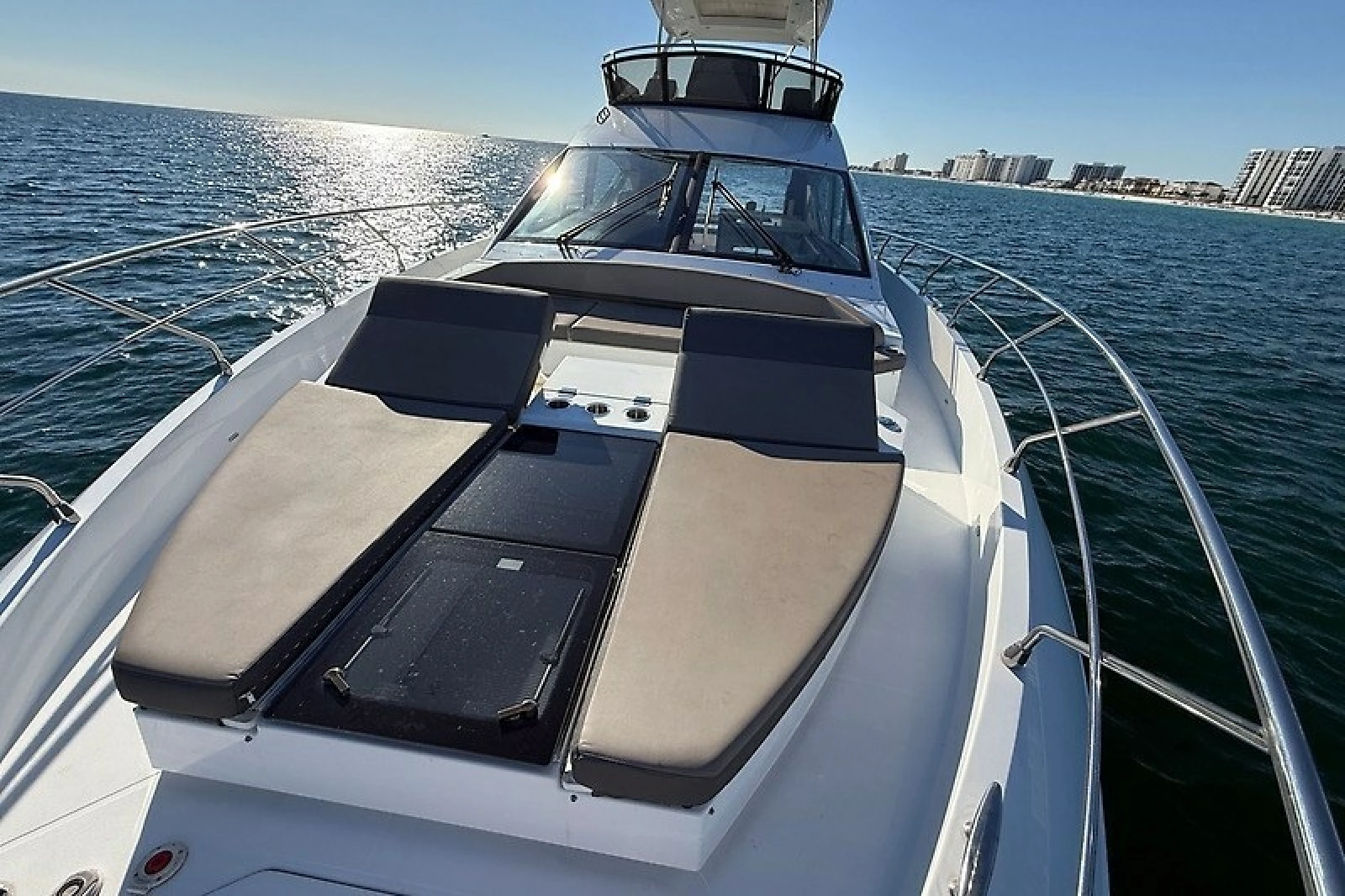 2023 Cruisers Yachts 60 Fly
