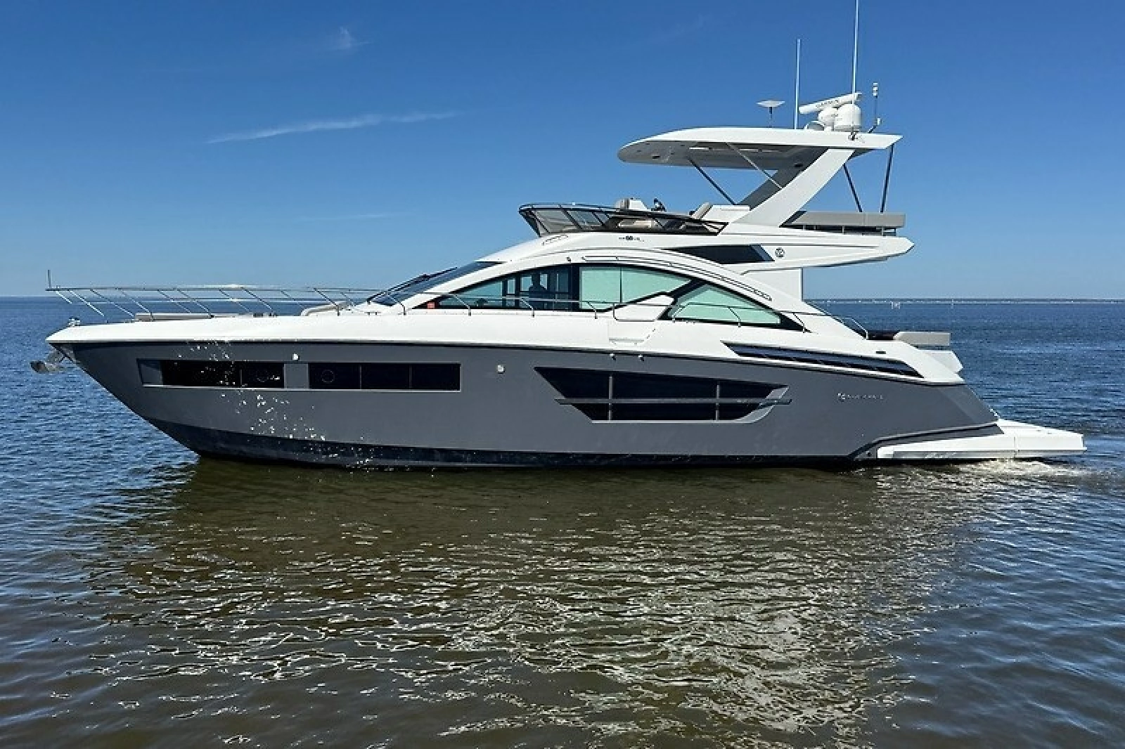 2023 Cruisers Yachts 60 Fly