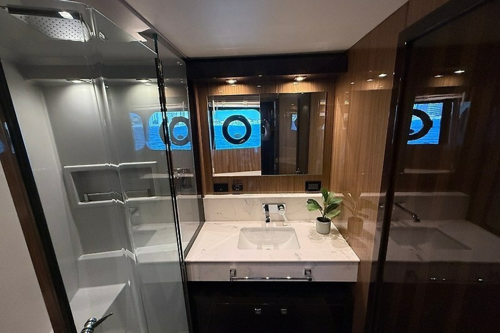 2023 Cruisers Yachts 60 Fly — Miss Tracey Lane