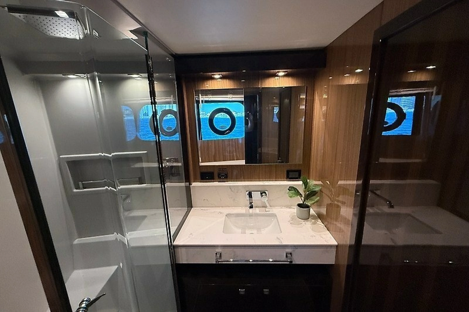 2023 Cruisers Yachts 60 Fly