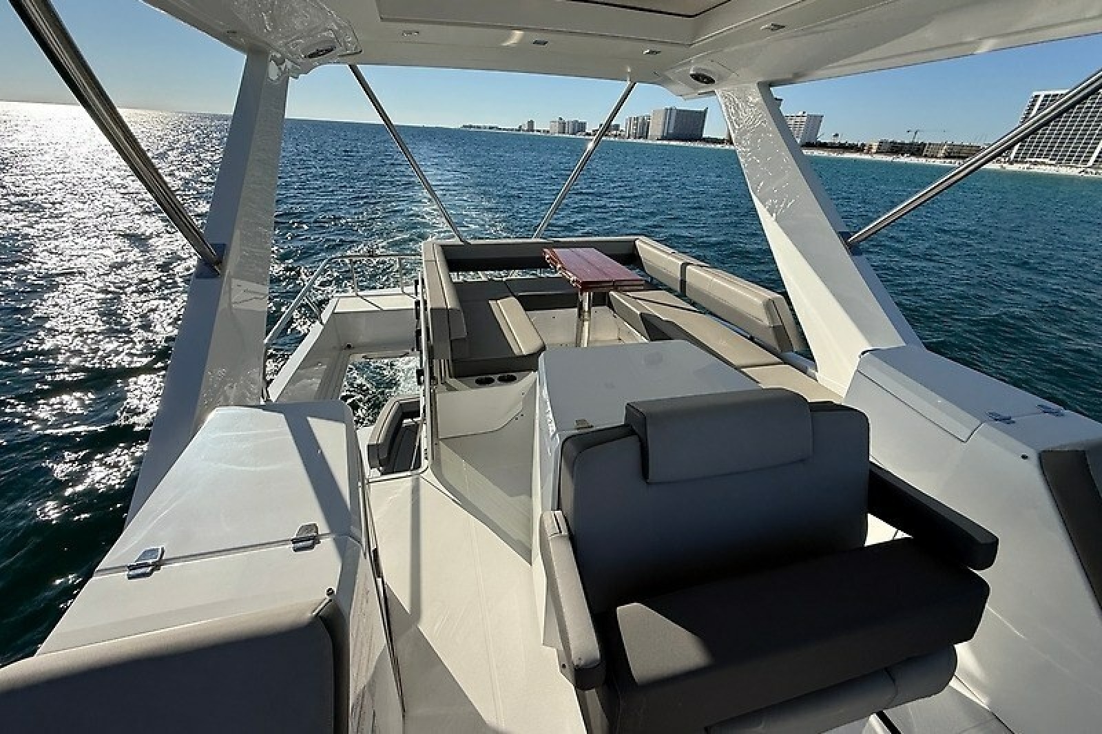 2023 Cruisers Yachts 60 Fly — Miss Tracey Lane