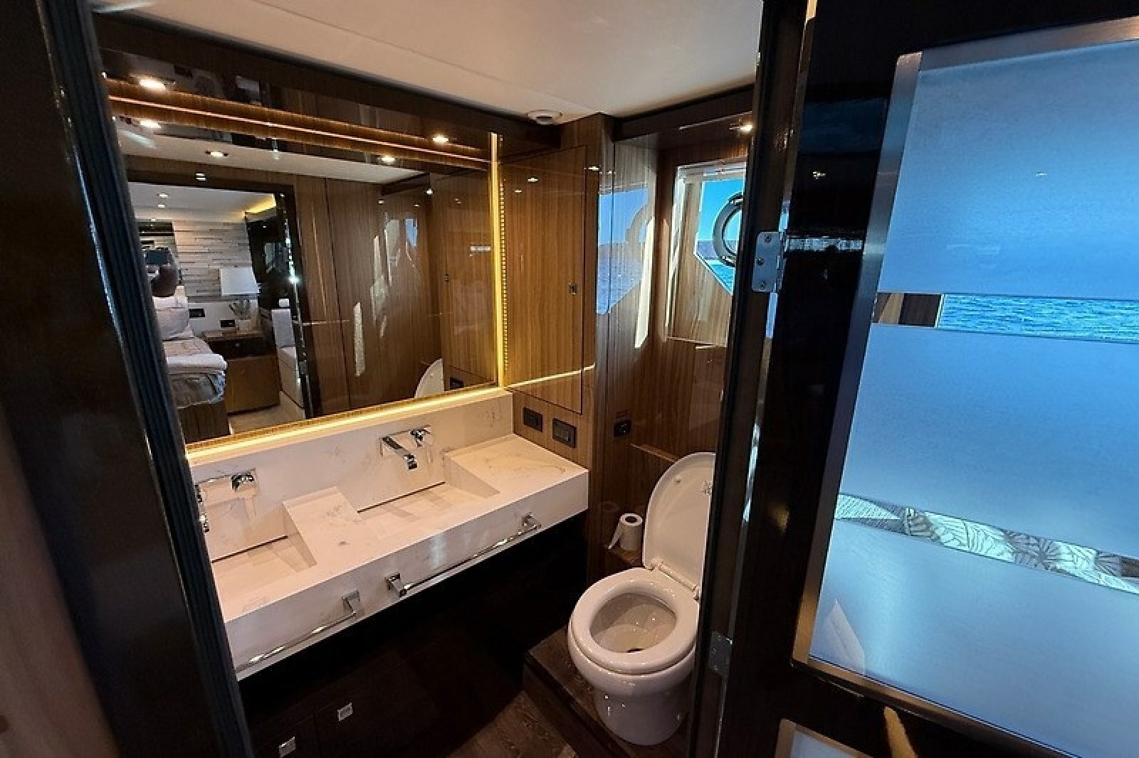 2023 Cruisers Yachts 60 Fly — Miss Tracey Lane