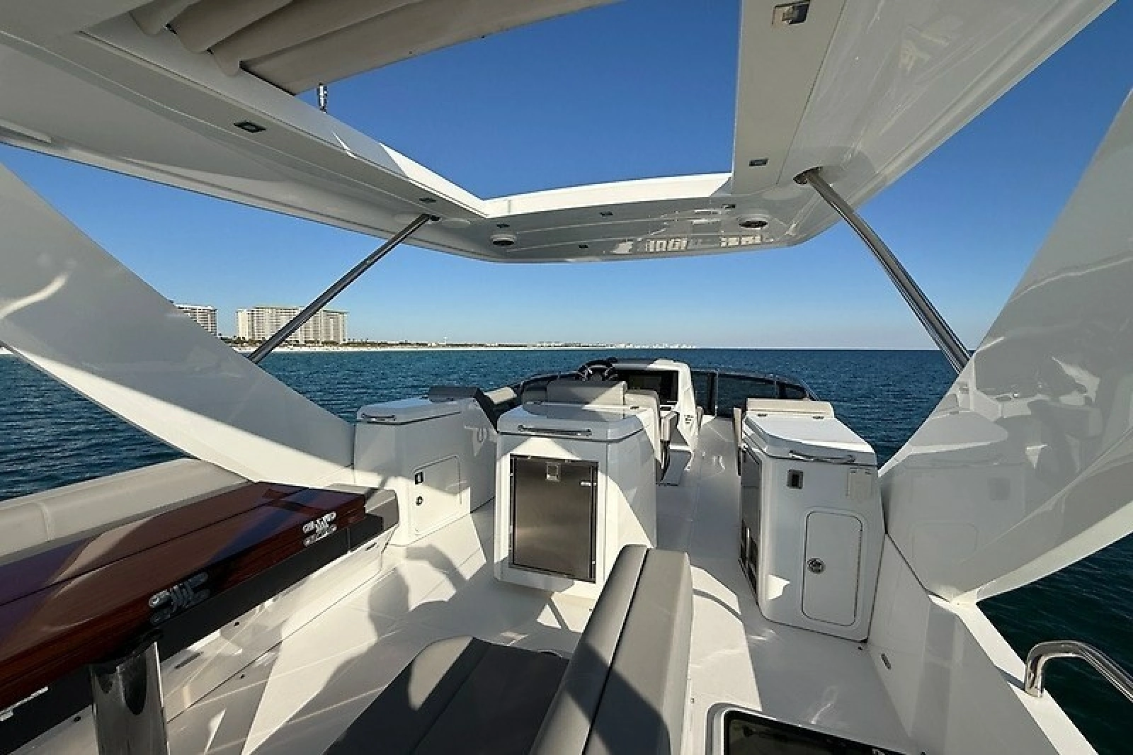 2023 Cruisers Yachts 60 Fly