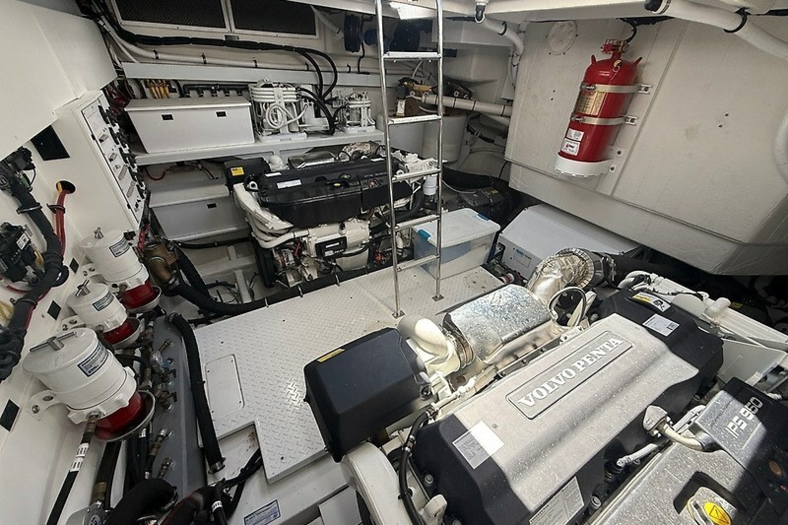 2023 Cruisers Yachts 60 Fly — Miss Tracey Lane