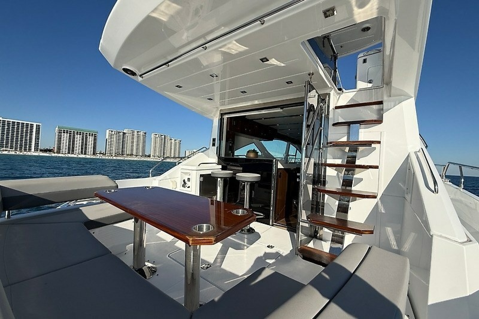 2023 Cruisers Yachts 60 Fly — Miss Tracey Lane