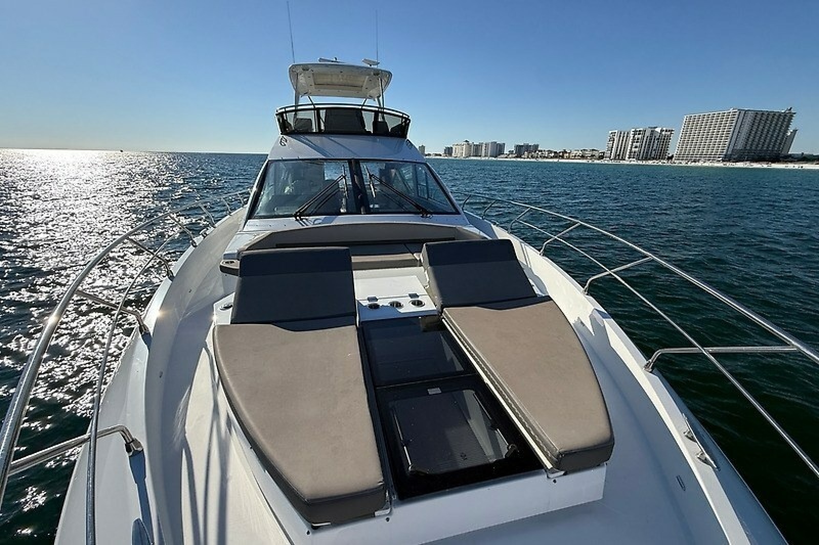 2023 Cruisers Yachts 60 Fly — Miss Tracey Lane