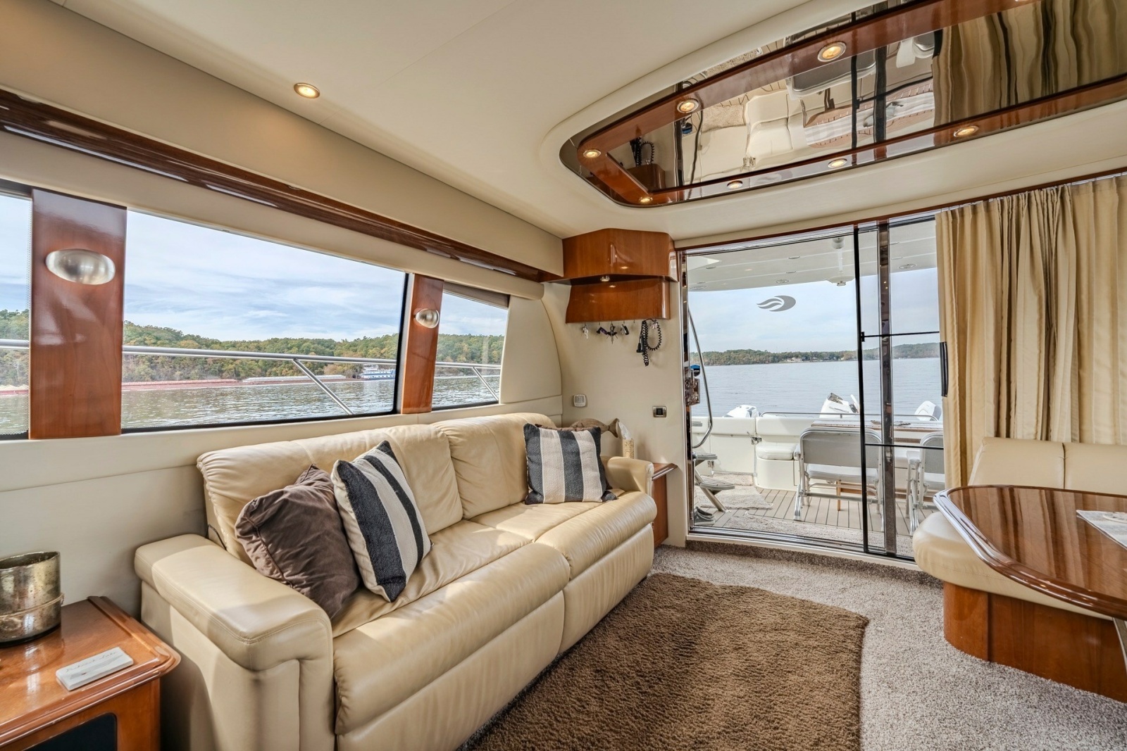 2006 Carver 56 Voyager