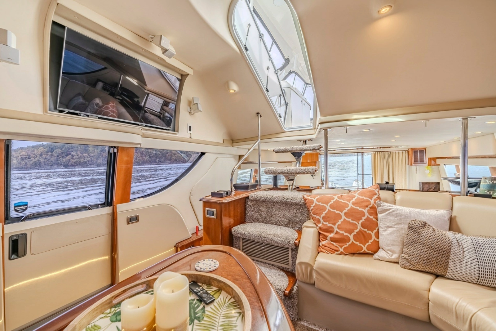 2006 Carver 56 Voyager