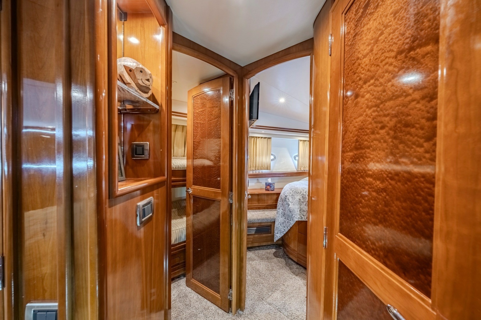 2006 Carver 56 Voyager