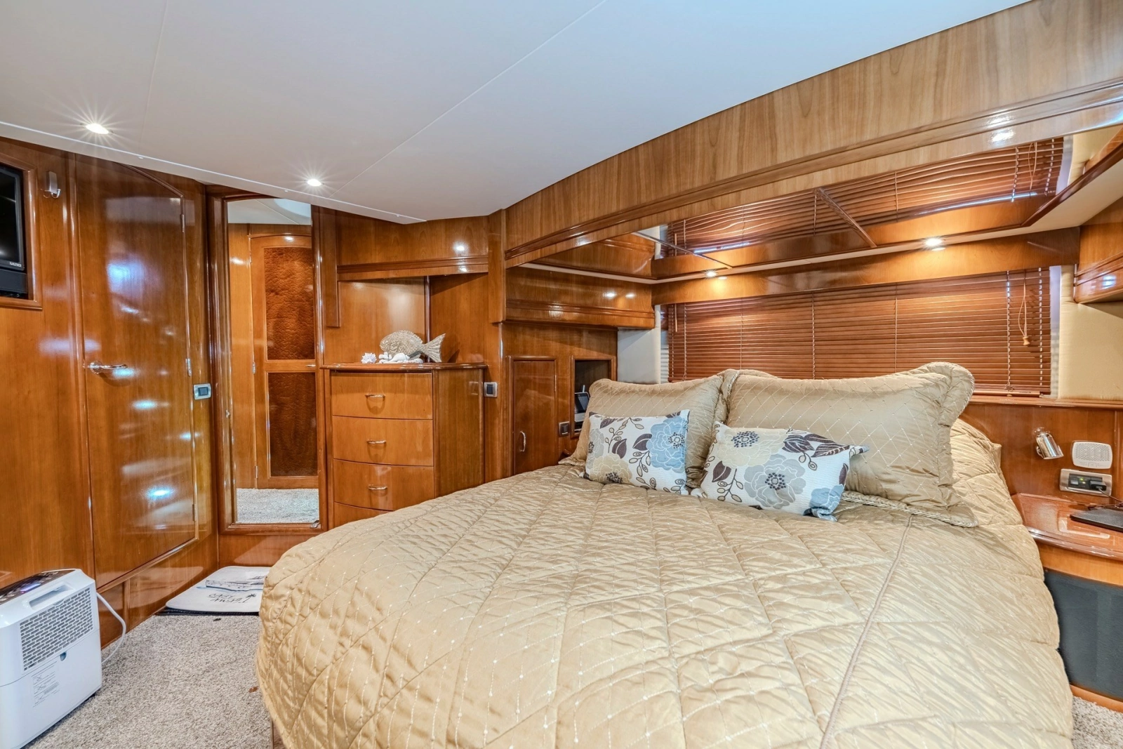 2006 Carver 56 Voyager