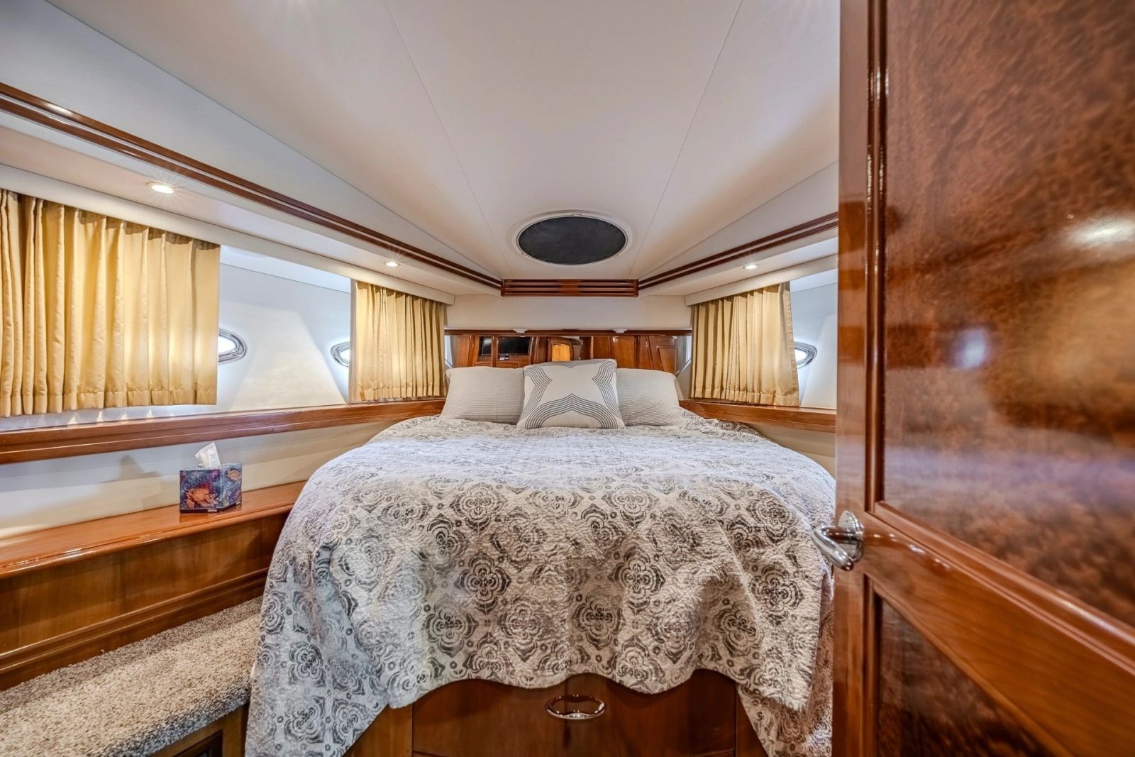 2006 Carver 56 Voyager